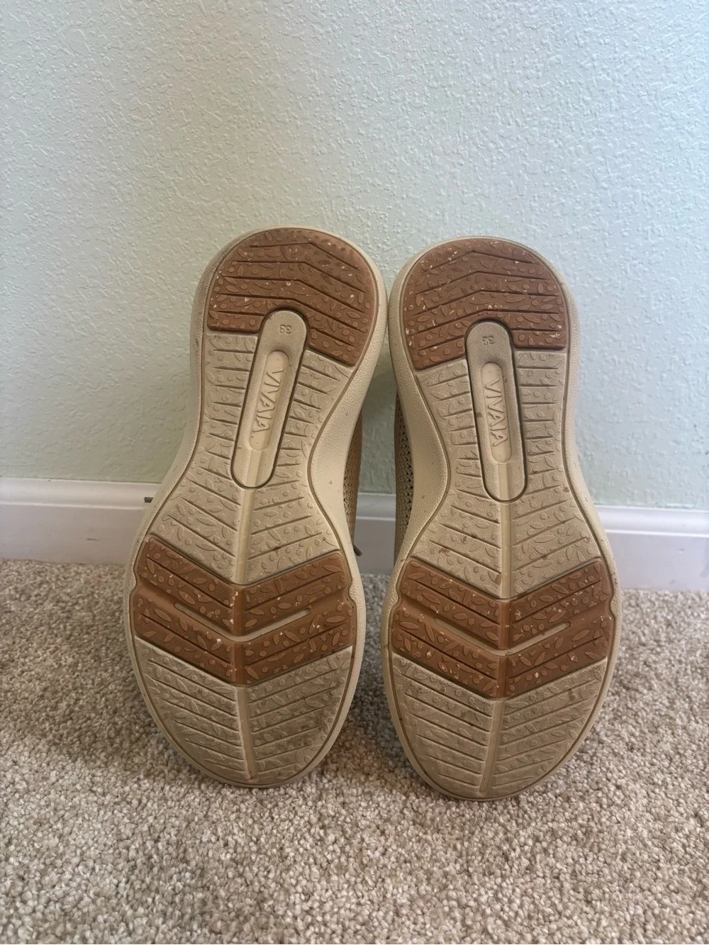 Vivaia Urban Mesh Unisex Beige Sneakers Size 38 or US 7 Women’s